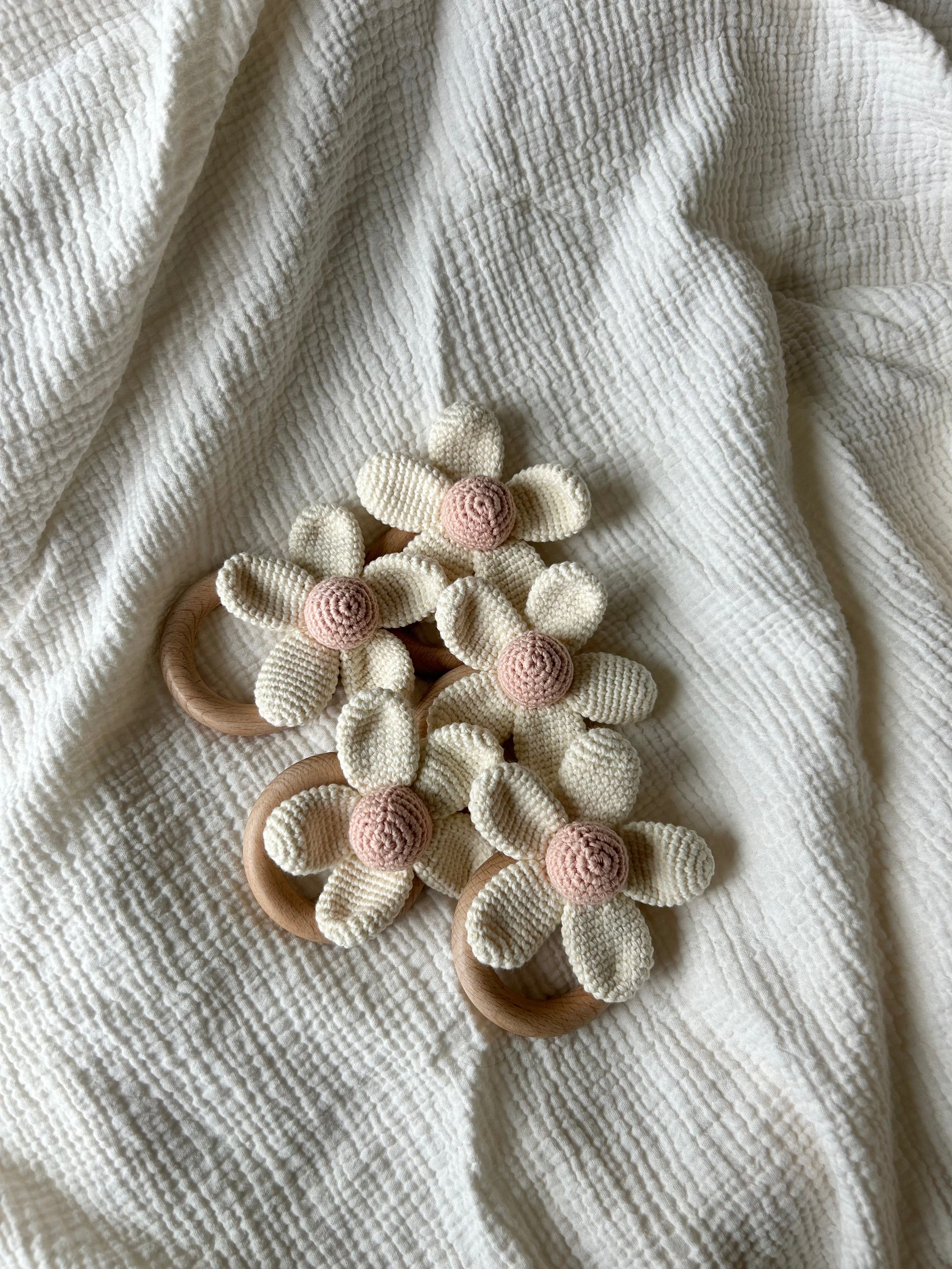 Heirloom Daisy Rattle